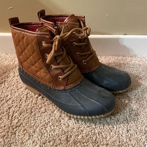 33. Tommy Hilfiger‎ Boots (8M)